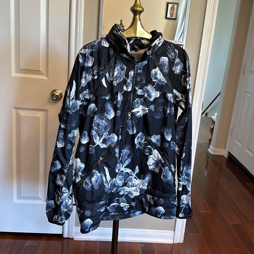 Lululemon Wind Breaker Size 10